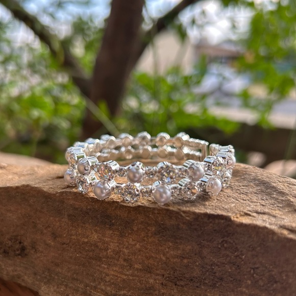 Rhinestone Pearl Silvertone Statement Special Occasion Bracelet OSFA NWT - Picture 3 of 5